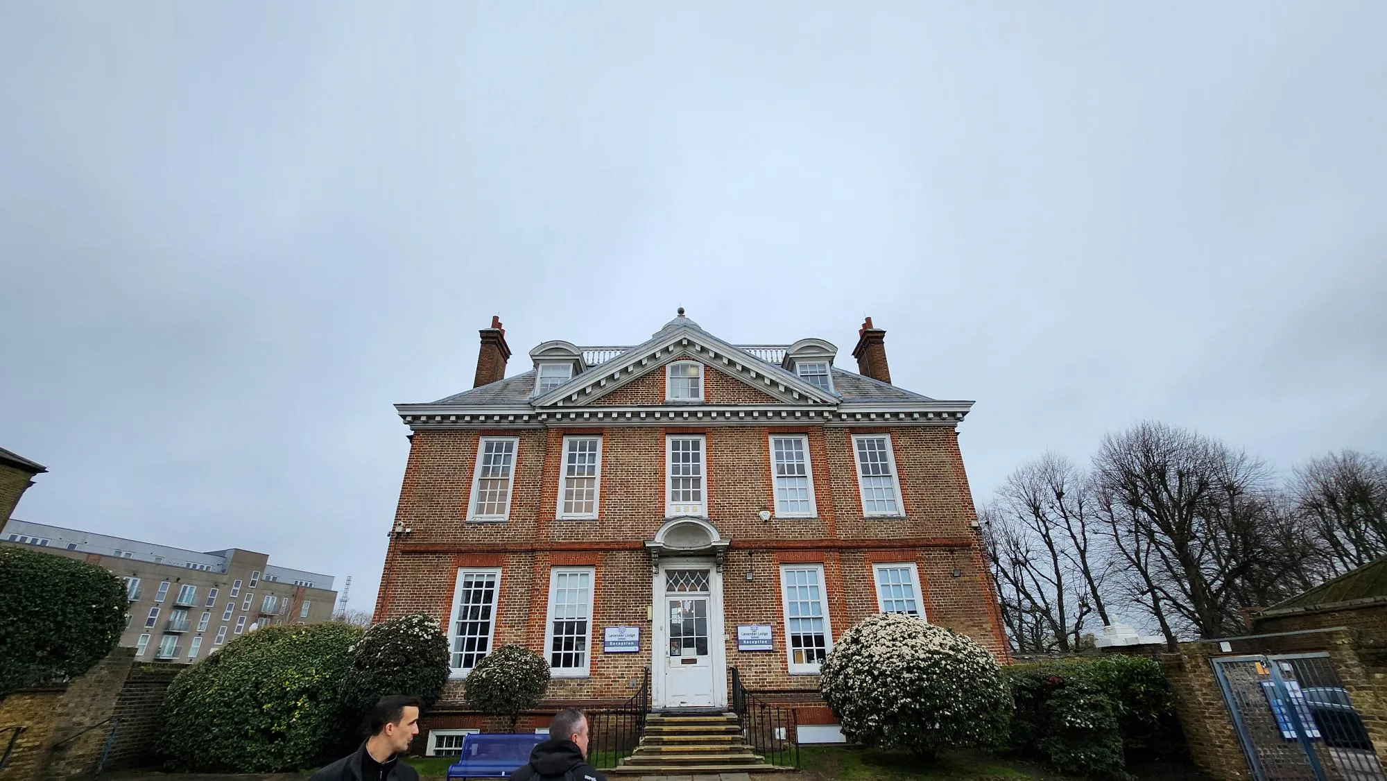 big house
